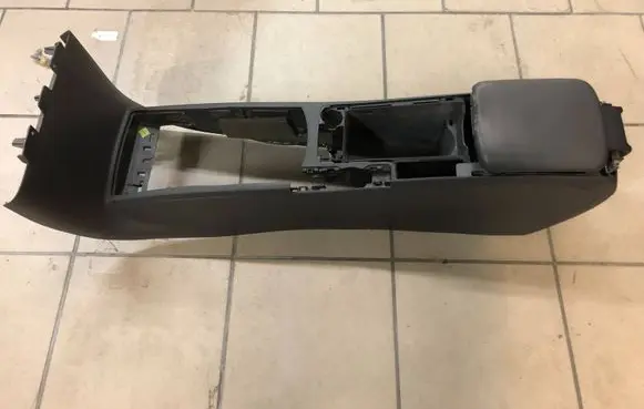 Volvo V50 Center console 30755375