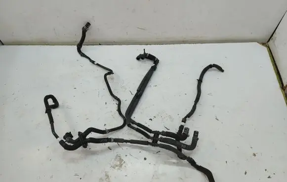 Engine coolant pipe/hose