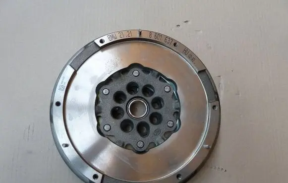 BMW 1 F20 F21 Dual mass flywheel 8601637