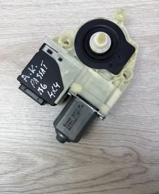 Volkswagen PASSAT B6 Rear door window regulator motor 1K0959795AB 1K0959703AB 974225120
