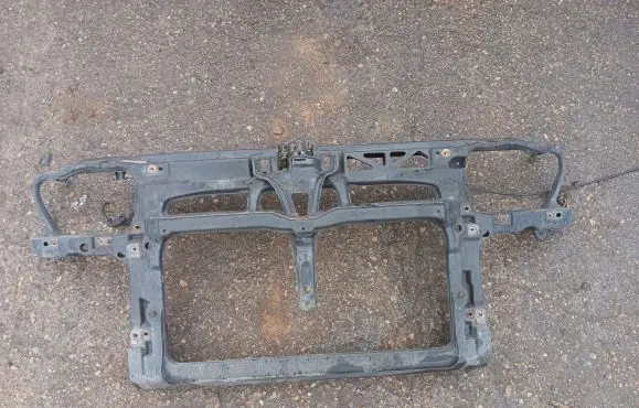 Volkswagen Golf IV Radiator support slam panel