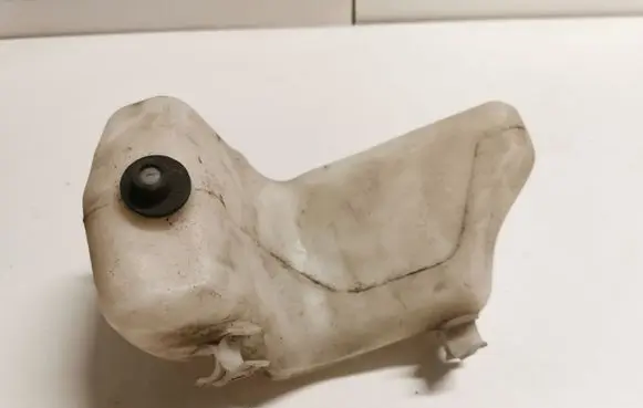 Windshield washer fluid reservoir/tank