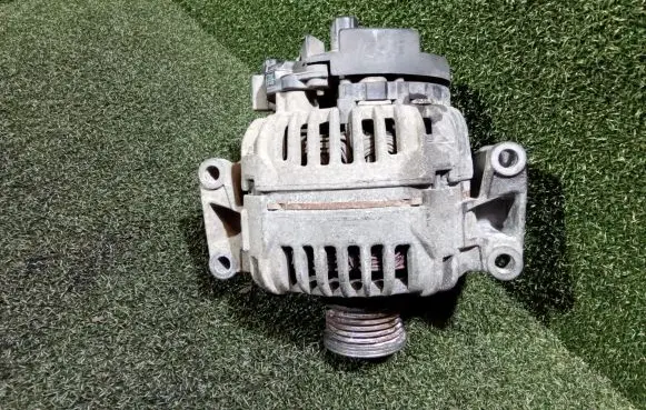 Mercedes-Benz Sprinter W906 Generator/alternator A0141542702 0124425077