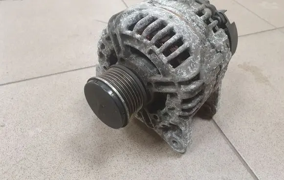 Renault Clio III Generator/alternator 8200660033 8200660033B