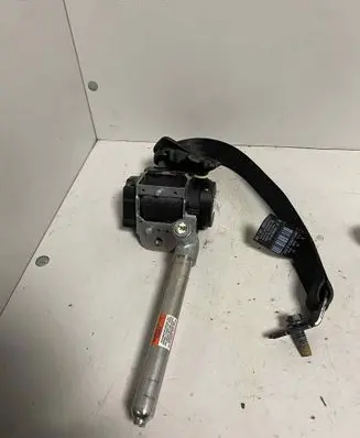 Volvo V70 Rear seatbelt 39859392