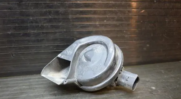 Audi A4 S4 B8 8K Horn signal 8T0951223