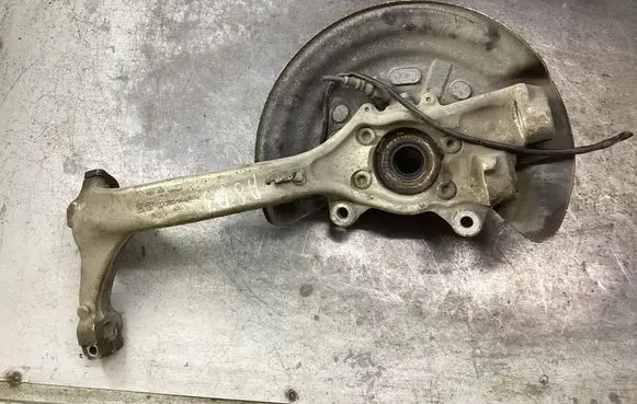 Audi A8 S8 D3 4E Front wheel hub spindle knuckle 4E0257 CL305