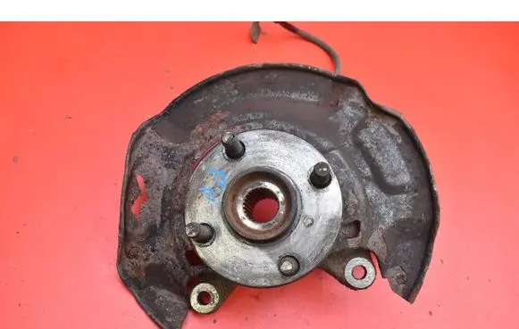 Toyota Yaris Front wheel hub spindle knuckle 
