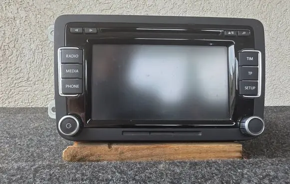 Volkswagen Touran II Radio/CD/DVD/GPS head unit 3C8035195F