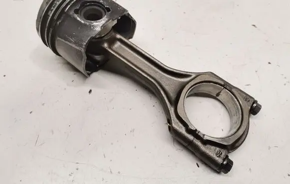 Opel Insignia B Piston with connecting rod 55577553 0687776302