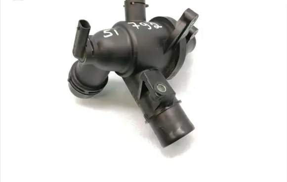 Mercedes-Benz Sprinter W906 Thermostat/thermostat housing