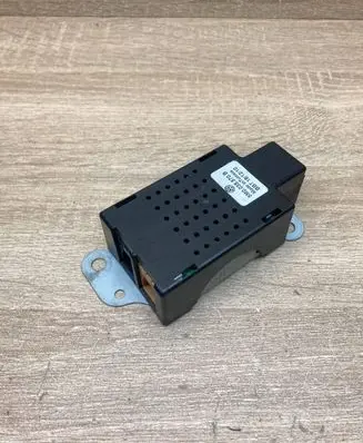 Volkswagen Golf VI Aerial antenna amplifier 5M0035570B