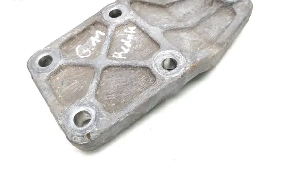 Toyota RAV 4 (XA30) Rear differential/diff mount bracket 42140