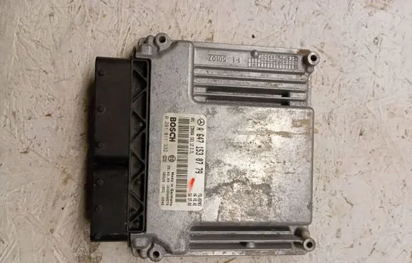 Mercedes-Benz E W211 Engine control unit/module A6471530779 1039S00570 0281011332