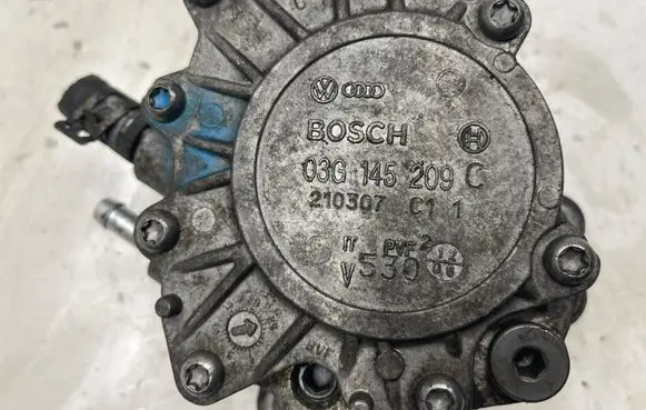 Audi A4 S4 B7 8E 8H Vacuum pump 03G145209C