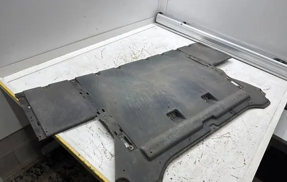 Tesla Model S Engine splash shield/under tray 600819100D
