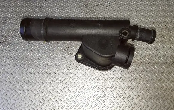 Volkswagen Touran I Engine coolant pipe/hose 038121132G