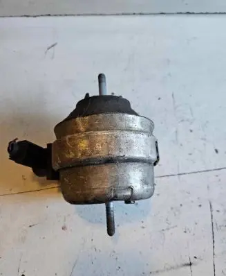 Audi A6 S6 C5 4B Engine mount bracket 4B0199379E