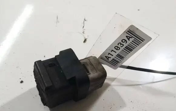 Toyota Avensis T250 Glow plug pre-heat relay 2861067010 28610-67010