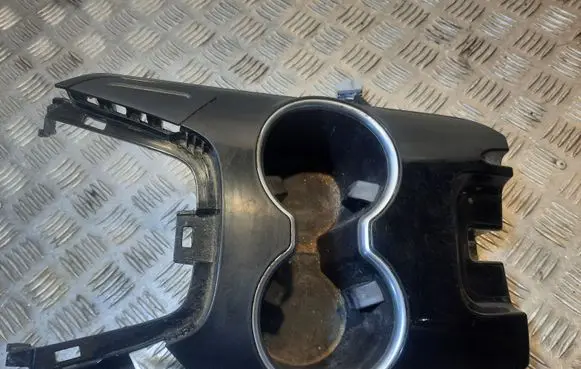 Cup holder front