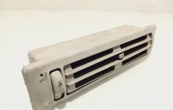 Rear air vent grill