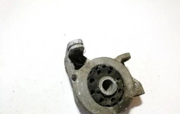 Ford Mondeo MK I Engine mount bracket