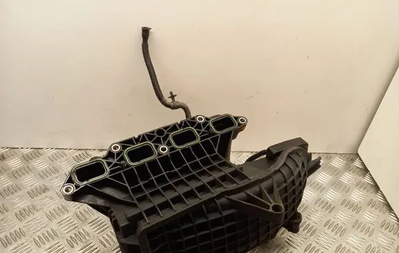 Volkswagen Golf VI Intake manifold 03C145749B