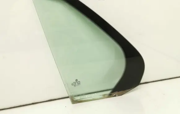 Volkswagen Jetta V Rear vent window glass 
