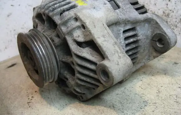 Renault Safrane Generator/alternator REF2541602A 22I
