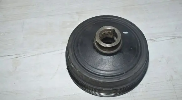 Mercedes-Benz CLS C219 Crankshaft pulley