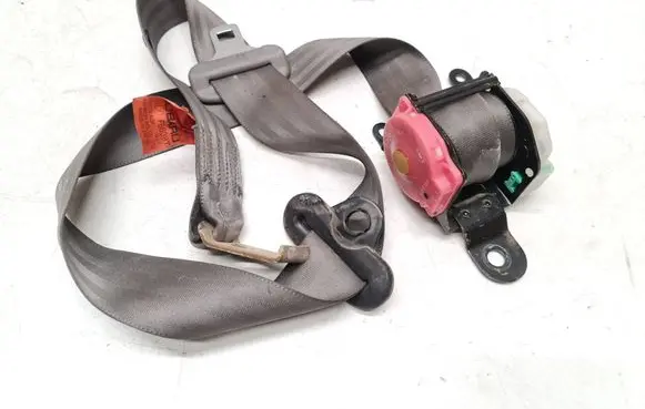 Subaru Forester SF Rear seatbelt 0426143 0143797