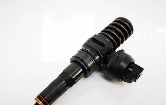 Volkswagen Golf V Fuel injector 038130073AG 0414720215