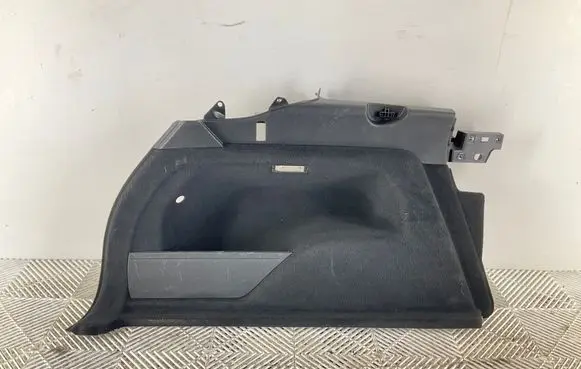 Volkswagen Touareg II Trunk/boot side trim panel 7P6867037