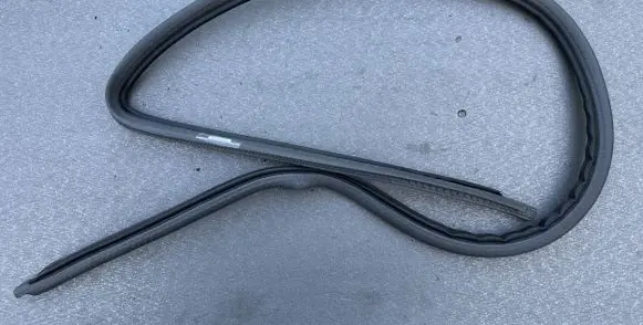 Mitsubishi Pajero Front door rubber seal MB669185