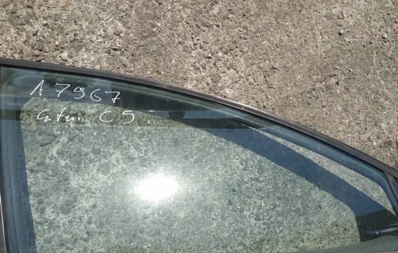 Citroen C5 Front door window glass four-door