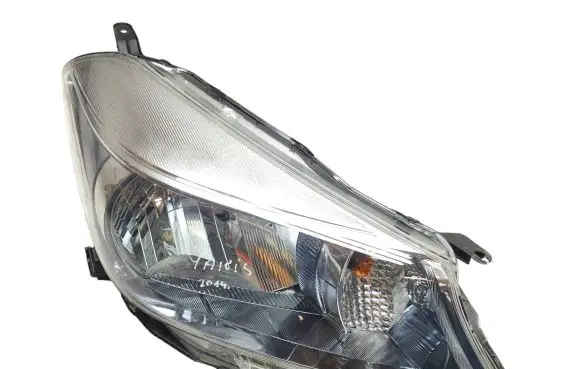 Toyota Yaris Headlight/headlamp
