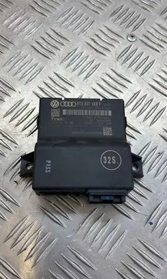 Audi A5 8T 8F Gateway control module 8T0907468F