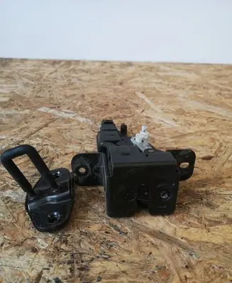 KIA Sorento Tailgate window lock/catch/latch 871303E000