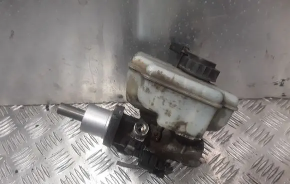 Volkswagen Caddy Master brake cylinder 1K1611301D