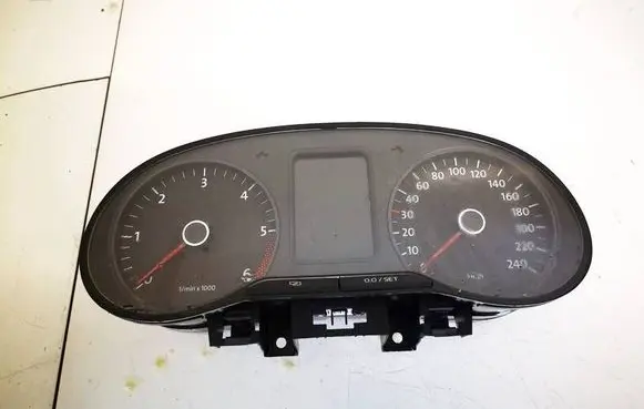 Volkswagen Cross Polo Speedometer (instrument cluster) 6r0920861e