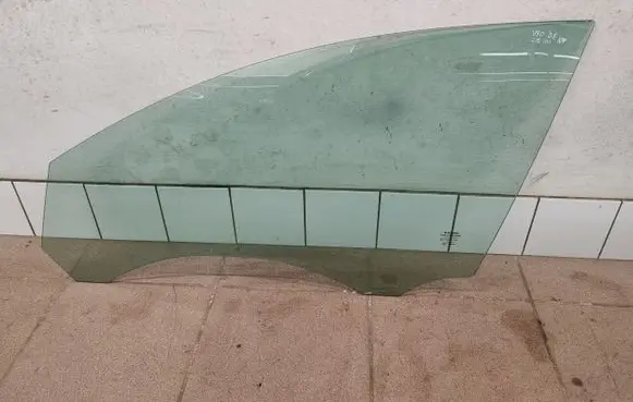 Volvo V50 Front door window glass four-door