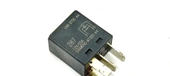 Jaguar XJ X308 Hazard warning light relay LNA6700AA