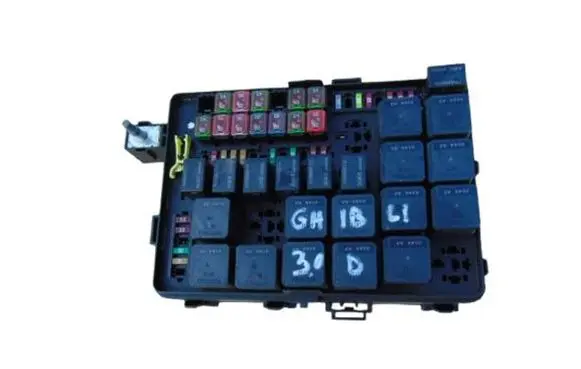 Maserati Ghibli Fuse box set 670104651