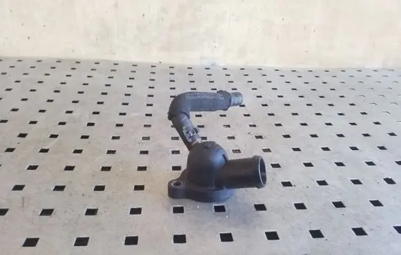 Engine coolant pipe/hose