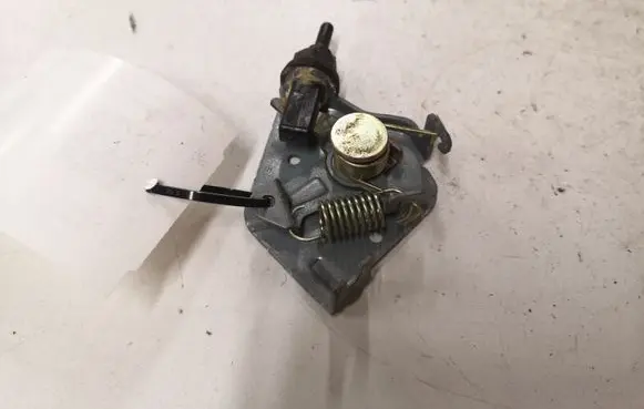 Mazda 5 Fuel tank cap lock 5G14