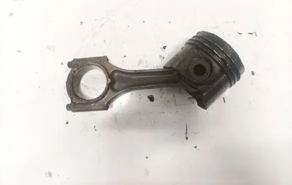 Opel Zafira A Piston with connecting rod