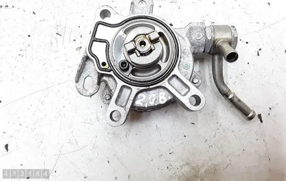 Mazda 3 II Vacuum pump pe018g00