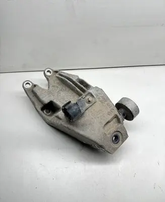 Engine mounting bracket