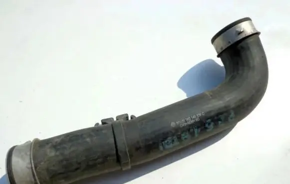 Volkswagen PASSAT B6 Coolant pipe/hose 