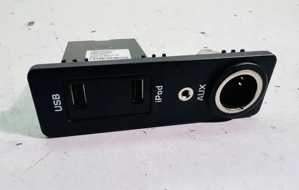 Land Rover Evoque I USB socket connector AW9319C166AA